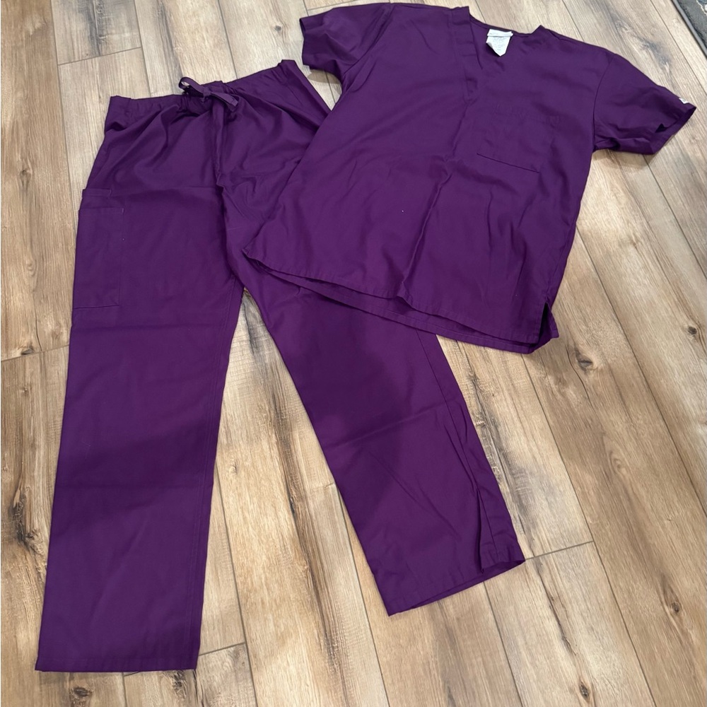 UA Women’s Eggplant Scrubs